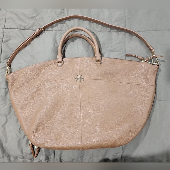 Tory Burch Ivy Slouchy Pebbled Leather Convertible Bag (16"Wx11.5"H) - Picture 4 of 17